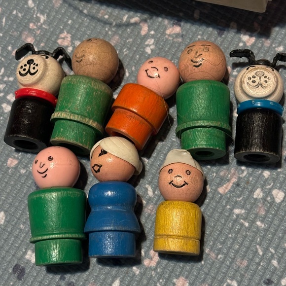 Vintage Fisher Price mini bus , 2 extra vehicles , 8 wooden people and 2 plastic - Picture 13 of 13